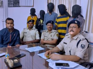 बाइक चोर गैंग के साथ पुलिस