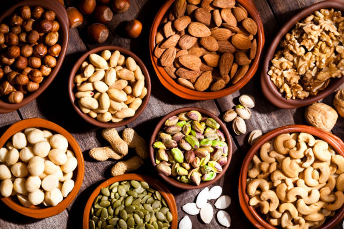 Nuts benefits: गर्मियों में जरूर खाएं ये नट्स