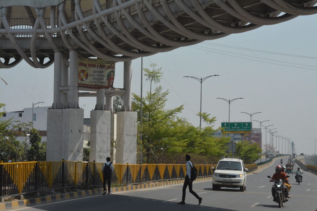 Punai Cheak K Pass Footover Bridge K Nichey Se Aatey Jaatey Log 3 1