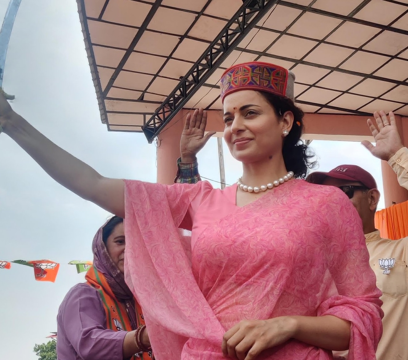 Kangana Ranaut: चंडीगढ़ एयरपोर्ट पर सांसद कंगना रनौत के साथ बदसलूकी