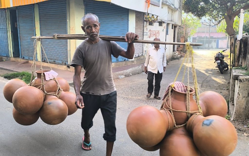 giridih news jharkhand weather pitcher sale on rise