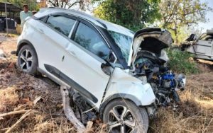 latehar car accident