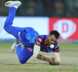 IPL 2024: Axar Patel took a brilliant catch