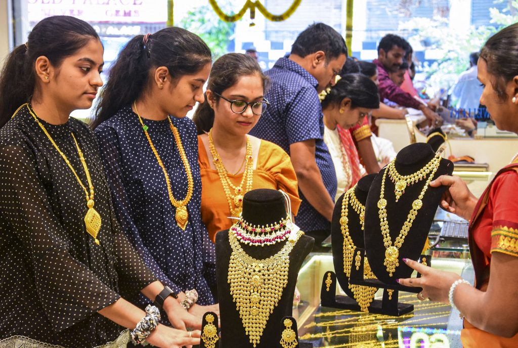 Gold Sale On Akshaya Tritiya 1 1