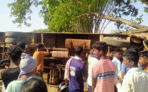 bus overturned in ranchi budhmu