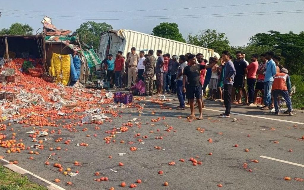 tomato loot in east singhbhum jharkhand 2