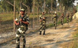 india bangladesh border bsf attacked by smugglers