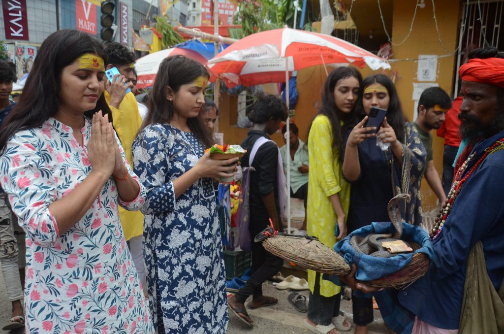 Boaring Road Chauraha Shiv Mandir 8