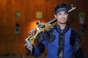 Swapnil Kusale advances to the final round of the Men's 50m Rifle 3 Positions.