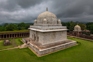 Hoshang Shah's Tomb: A Marvel of Medieval Architecture