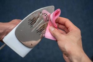 How to Clean Iron (ISTOCK)