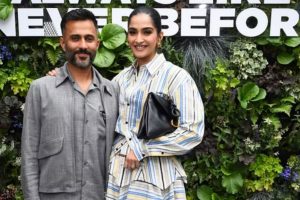 sonam kapoor and anand ahuja in wimbledon final