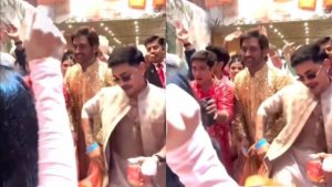 MS Dhoni Dancing in Ambani's Wedding