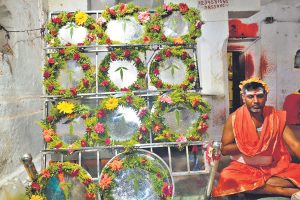 shravani mela bilva patra pradarshini deoghar baba temple