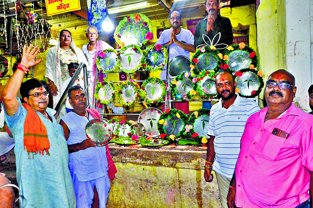 Shravani Mela Bilva Patra Pradarshini Deoghar Baba Temple Photo News