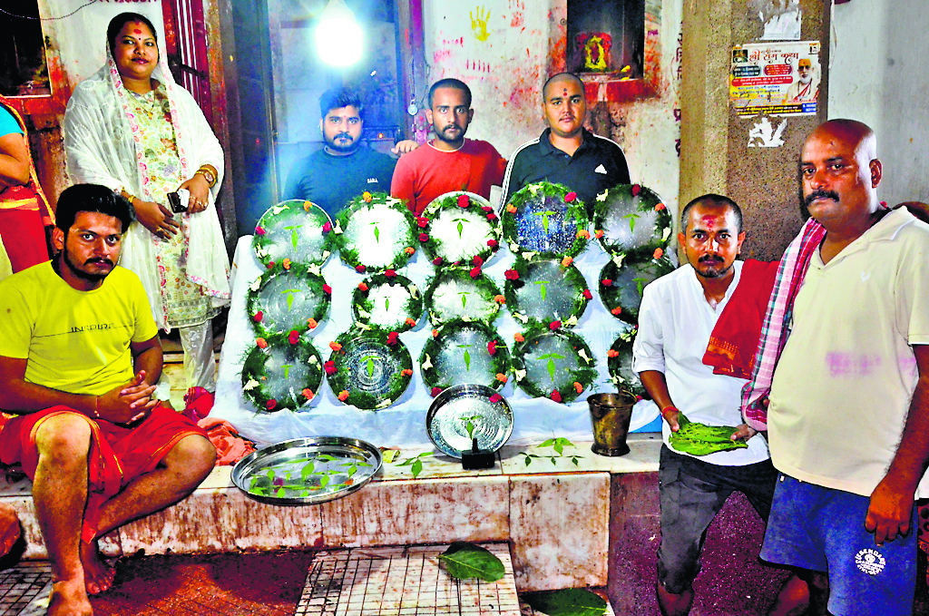 Shravani Mela Bilva Patra Pradarshini Deoghar Baba Temple Photo