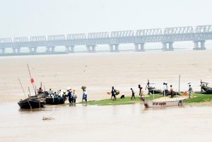 गंगा का जलस्तर बढ़ने से दियारा के सात गाँव में बढ़ का खतरा