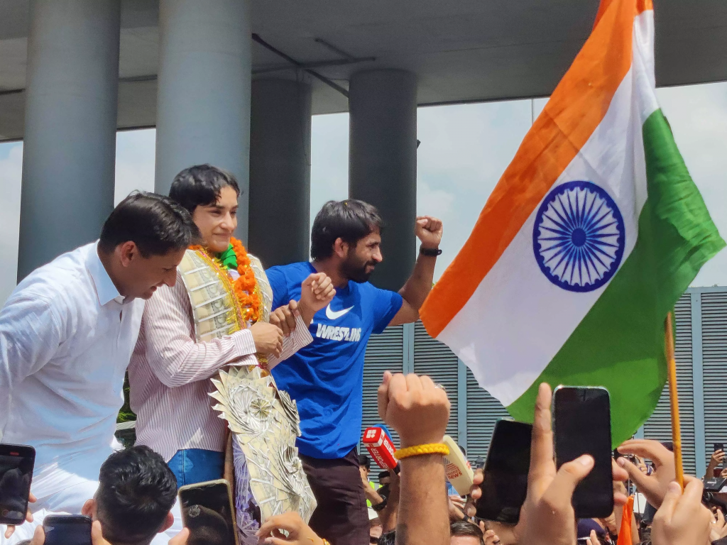 Vinesh Phogat was greeted with drumrolls and garlands at the airport in New Delhi