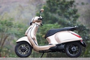 Bajaj Chetak 2901 electric scooter got 20000 bookings in July 2024