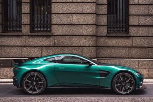 Aston Martin Vantage This car worth Rs 4 crore will wake up the driver if he feels sleepy during the journey