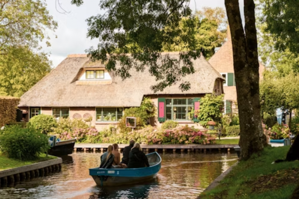 Giethoorn Village