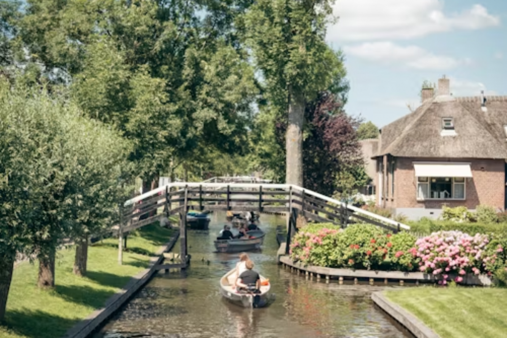 Giethoorn Village 3