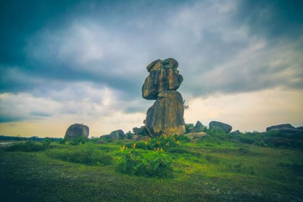 Gravity-Defying Wonders: Exploring Gumla's Enigmatic Gobar Silli Hill