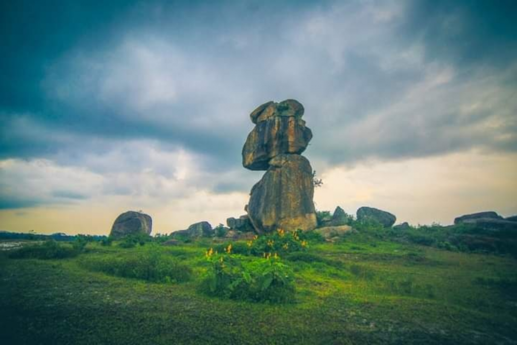 Gravity-Defying Wonders: Exploring Gumla'S Enigmatic Gobar Silli Hill