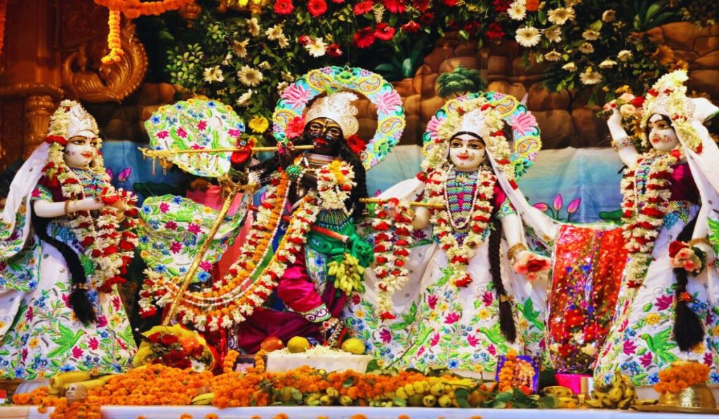 iskon temple patna krishna janmashtami | Iskon Temple Patna: Preparations for Krishna Janmotsav completed, temple decorated with flowers from Thailand