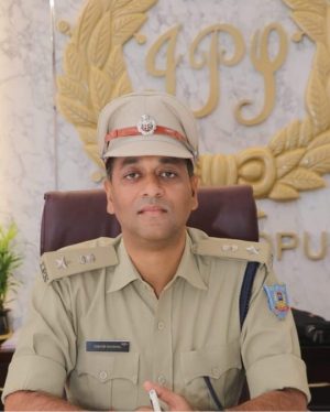 पूर्वी सिंहभूम जिले को नशा-मुक्त जिला बनाने के लिए जमशेदपुर पुलिस ने अभियान शुरू कर दी है. इसको लेकर जिले के एसएसपी किशोर कौशल ने डीएसपी के नेतृत्व में एक टीम का गठन भी किया है. जिसमें कई पुलिस पदाधिकारी, थाना प्रभारी और बल को शामिल किया गया है. इस टीम का मुख्य काम अभियान चलाकर नशा का कारोबार करने वालों पर शिकंजा कसना है