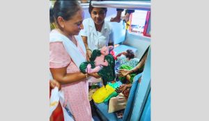 samastipur train news | Bihar Unique Story: Woman gives birth to child in Vaishali Express, train stopped for about 40 minutes