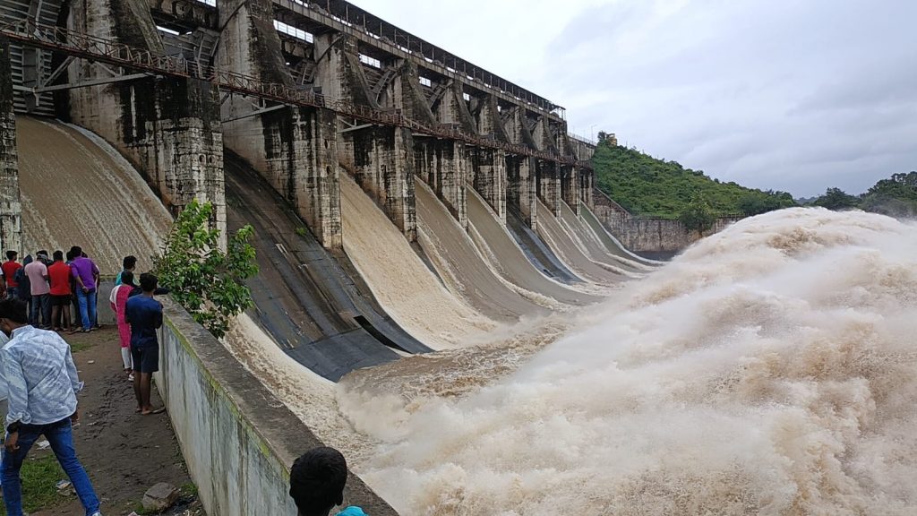 tenughat dam water release