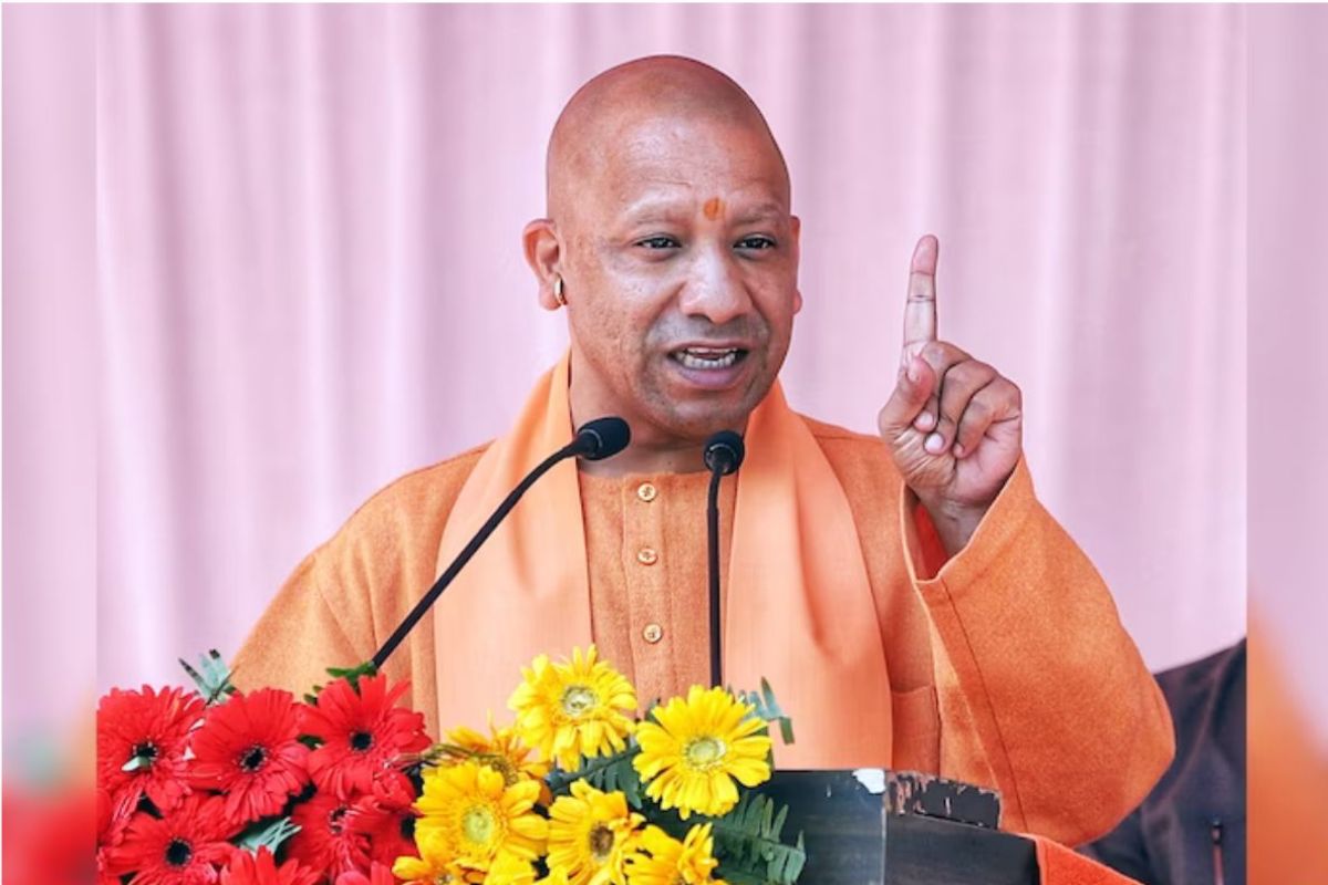 Cm Yogi का नया आदेश, Up में हर ढाबा-रेस्तरां वाले लिखे नाम, सभी का पुलिस वेरिफिकेशन जरूरी 