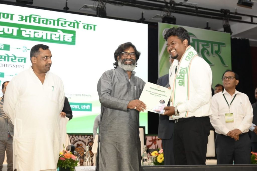 Hemant Soren Distributes Appointment Letter 6