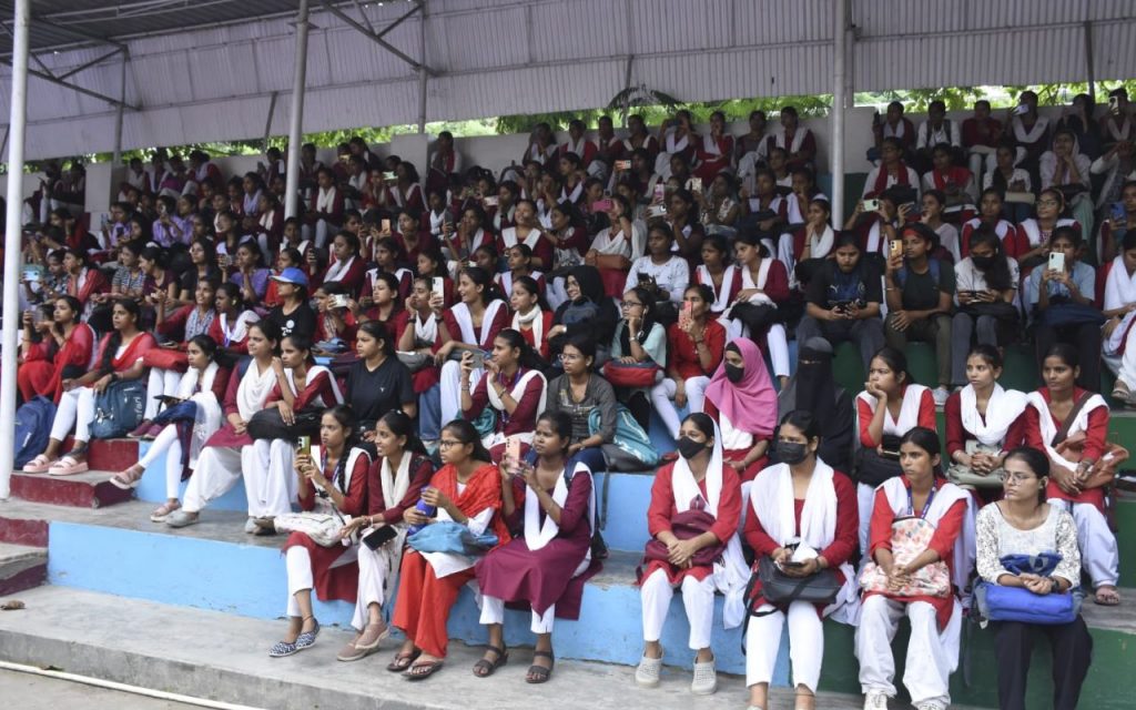 Two day 'Inter College Kabaddi Competition' started in JD Women's College, students showed their strength in Kabaddi competition.