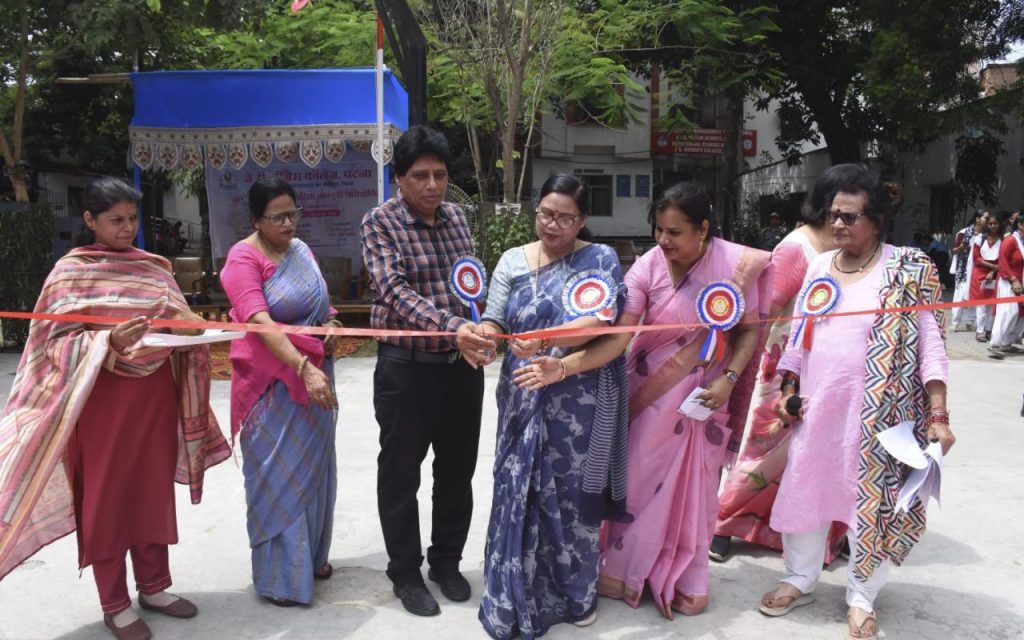 Two day 'Inter College Kabaddi Competition' started in JD Women's College, students showed their strength in Kabaddi competition.