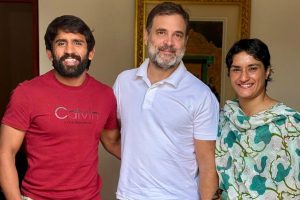 Vinesh Phogat and Bajrang Punia met Rahul Gandhi