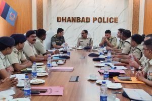 उच्चस्तरीय बैठक में उपस्थित पुलिस पदाधिकारी