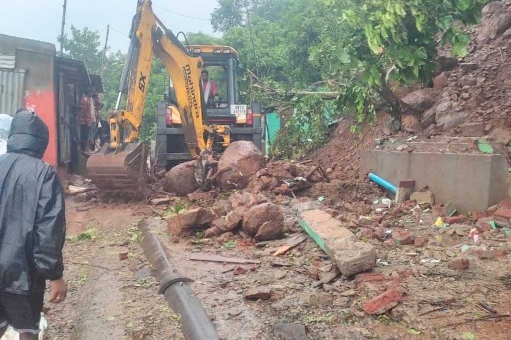 jharkhand weather dumka road blockade tree felt on road