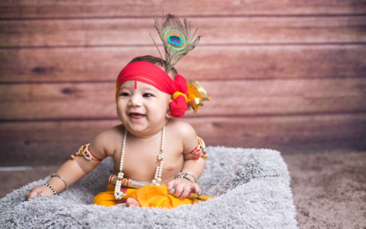 Baby Names: आपके नन्हे कान्हा के लिए ये हैं भगवान कृष्ण से प्रेरित खूबसूरत नाम, देखें लिस्ट