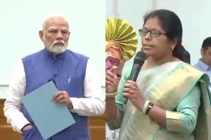 पीएम नरेंद्र मोदी से संवाद करतीं डॉ आशा रानी