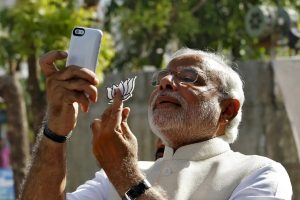 PM Modi Uses Which Phone ?