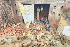 wall of house collapses in Mainpuri