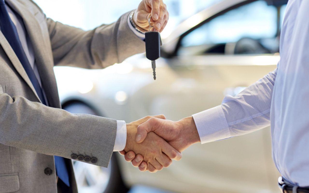 First Time Car Buyers: त्योहारी सीजन में नई कार खरीदने के बाद इन बातों का रखें ध्यान