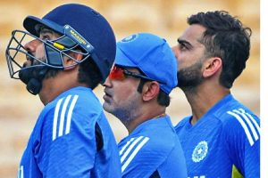 ROHIT, KOHLI & GAMBHIT LOOKING AT CLOUDS