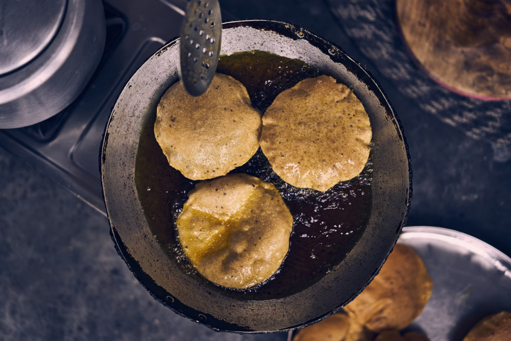 Sweet Potato Puri Recipe: मुंह में जाते ही घुल जाते है शकरकंद के मीठे पूए (पूरी), जानें रेसपी 