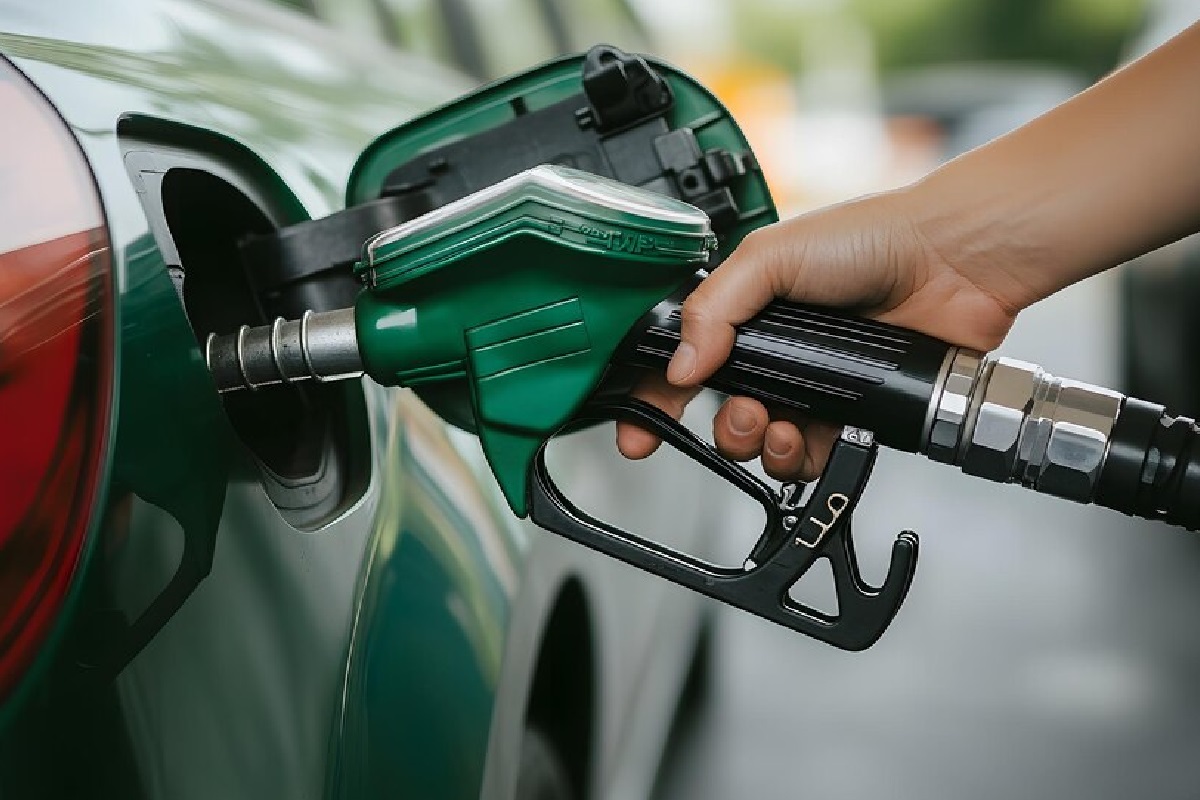 Tripura Petrol Rationing: रविवार से पेट्रोल की राशनिंग शुरू, टू व्हीलर को प्रतिदिन 200 रुपये का इंधन