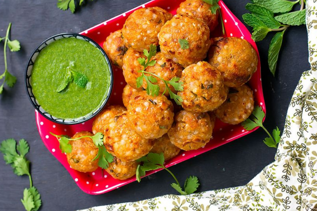 Vrat Special Sabudana Momos Recipe: सोशल मीडिया पर छा रहे हैं 'साबूदाना मोमोज', घर पर बनाकर चखें ये अनोखा स्वाद