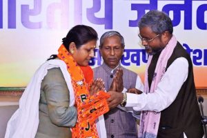 congress leader joins bjp in ranchi