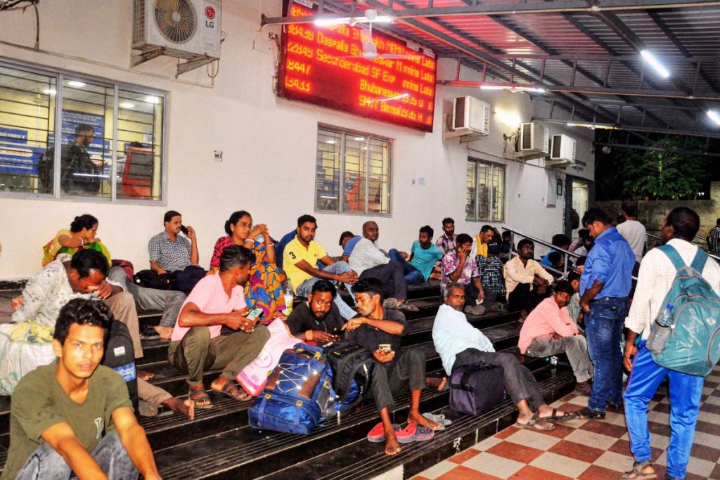 Dana Cyclone Tracker Odisha Indian Railways Bhubaneswar Railway Station